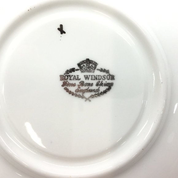 Royal Windsor Fine Bone China Tea Cup and Saucer - Picture 5 of 8